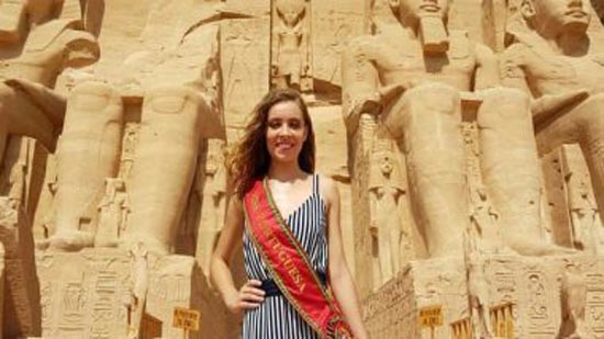 ملكة جمال البرتغال تروج للسياحة المصرية بزيارة آثار أسوان وأبوسمبل