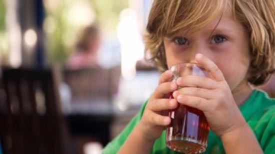 أضرار تناول الأطفال لمشروبات تحتوى على مادة الكافيين.. اعرفها وابعدهم عنها