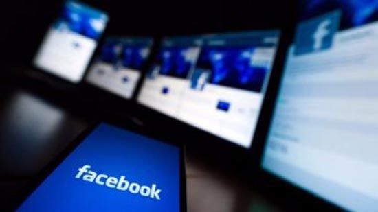 الديمقراطيون يطالبون بوضع قواعد لوقف الدعاية الأجنبية على فيس بوك