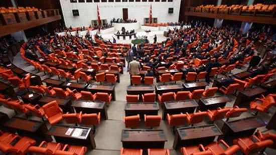 البرلمان التركى يبحث تفويض الجيش تنفيذ عمليات عسكرية فى العراق وسوريا