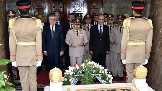  الرئيس ينيب وزير الدفاع لإحياء الذكرى السنوية للرئيس الراحل عبد الناصر