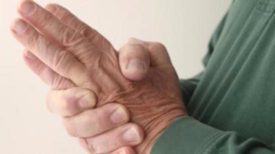 5 طرق لعلاج آثار تقدم السن على اليدين