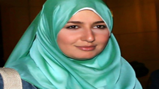 حلا شيحة تنشر صورة ابنتها بالحجاب: ممكن تدعولها