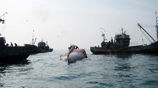 فقدان 12 شخصا إثر اصطدام قارب صينى بناقلة بترول قبالة جزر أوكى اليابانية