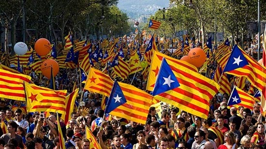 مسئولة فرنسية: لن نعترف بإعلان «كتالونيا» الاستقلال من جانب واحد