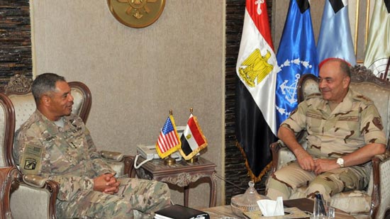  رئيس الأركان يلتقي قائد القوات البرية للقيادة المركزية الأمريكية