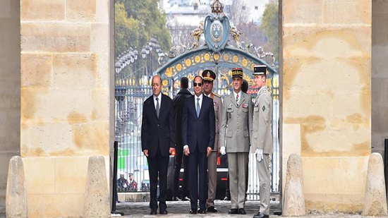 الرئيس الفرنسي يقيم مأدبة غداء على شرف 