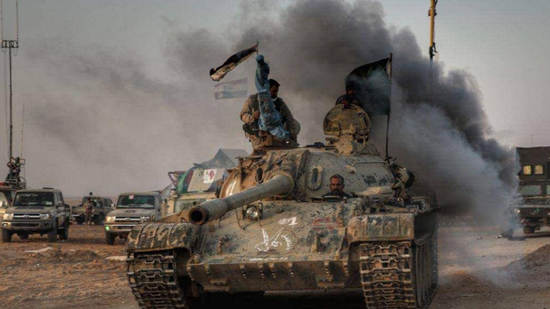 القوات العراقية تتقدم باتجاه القائم.. وداعش يفر إلى البوكمال السورية