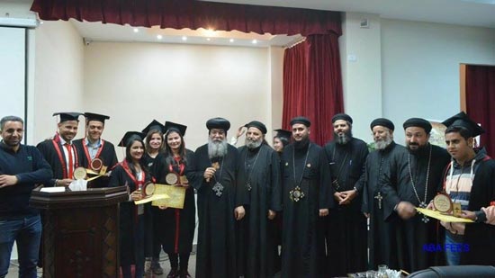 معهد اللغة القبطية بالمنيا يحتفل بتخريج ثاني دفعاته