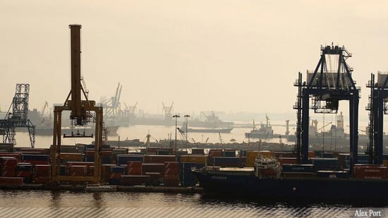غلق بوغازي ميناء الإسكندرية والدخيلة نظرًا لسوء الأحوال الجومائية