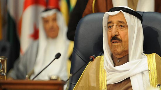 أمير الكويت يعزي السيسي في ضحايا حادث العريش