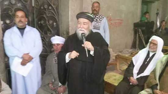صور.. راعى كنيسة يلقى كلمة الاحتفال بالمولد النبوى بأحد قرى المنيا
