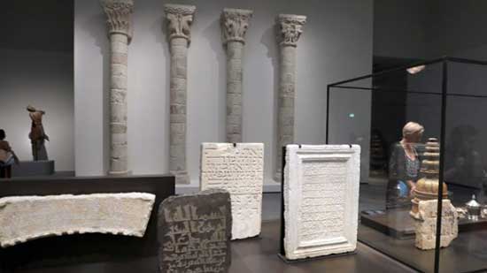 شواهد قبور يهودية, إسلامية ومسيحية في متحف 