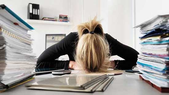 العمل المجهد يسبب اضطرابات نفسية خطيرة