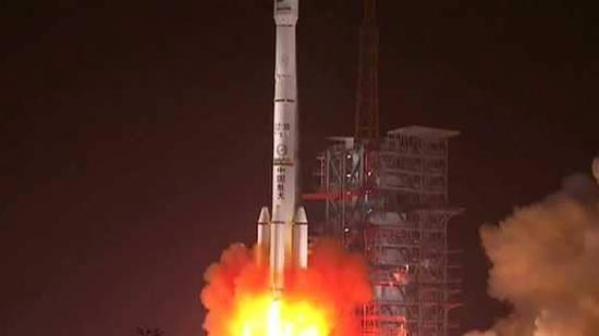 الصين تطلق أول قمر جزائري للاتصالات