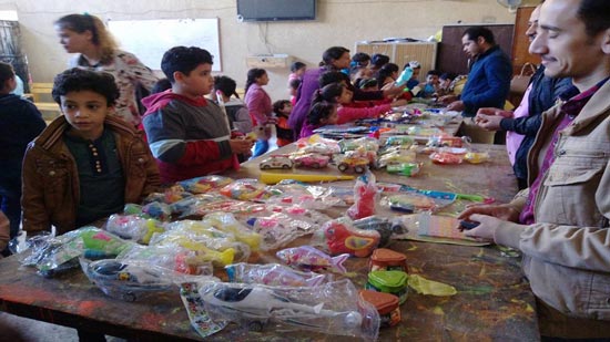 بالصور.. كنيسة العذراء مريم بالسويس تنظم معرض هدايا الأطفال 
