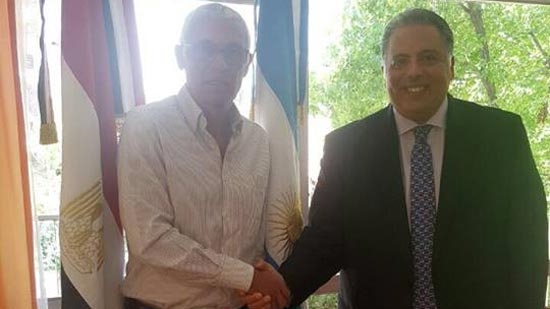  المدير الفني للمنتخب يصل الأرجنتين والسفير المصري في استقباله