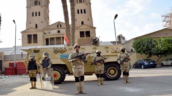 الشرطة تكثف من تواجدها أمام كنائس العمرانية بعد مقتل قبطيين 