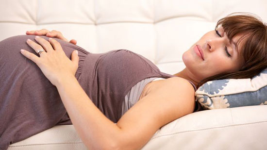 ما هي أضرار نوم الحامل على الظهر؟