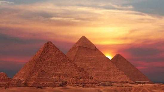 الآثار المصرية تنفي منح إدارة أهرامات الجيزة لشركة إماراتية