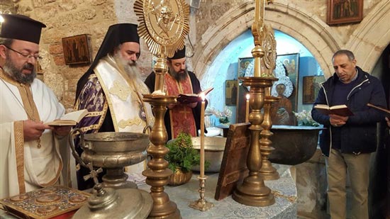 بالصور.. مسيحيو القدس يحتفلون بعيد الغطاس