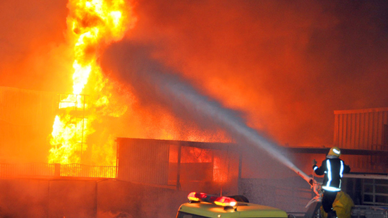 حريق هائل في الهرم والدفع بـ10 سيارات إطفاء