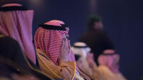 بالصور من السعودية.. دموع الملك في مشهد مؤثر