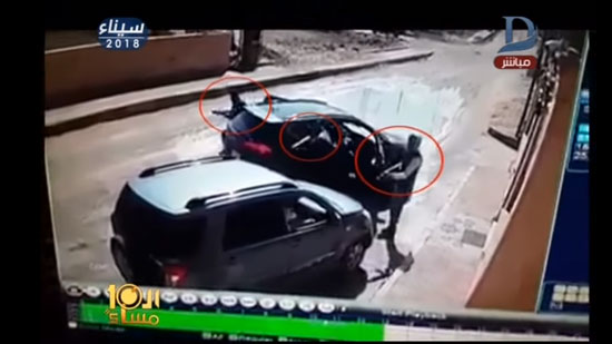  بالفيديو.. سطو مسلح في التاسعة صباحًا على سيارة بحدائق الأهرام