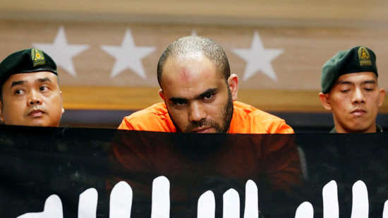 اعتقال داعشي مصري مع عشيقته في الفلبين!
