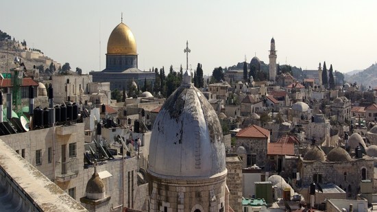 محلل سياسي : فرض ضرائب إسرائيلية على الكنائس هدفه تهويد القدس  