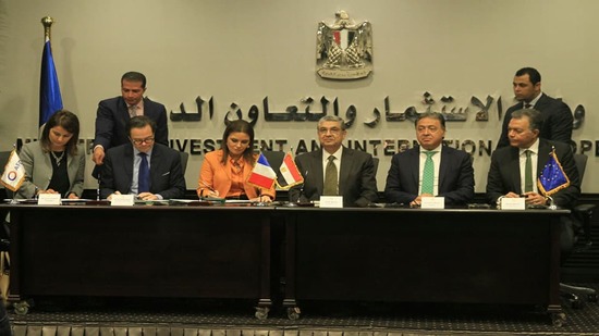 توقيع اتفاقية إعادة تأهيل ترام الرمل بالإسكندرية بـ 8 مليون يورو