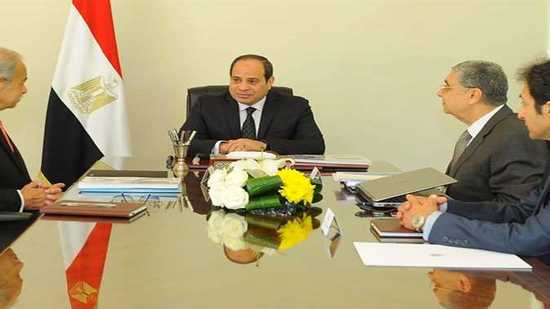 السيسي يجتمع مع رئيس مجلس الوزراء ووزير الكهرباء (التفاصيل)