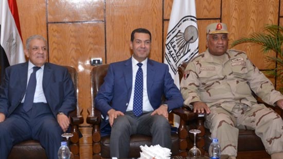  وصول إبراهيم محلب إلى رحاب جامعة أسيوط لإطلاق مؤتمر المشروعات القومية والإستراتيجية الكبرى في مصر