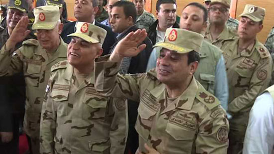 الرئيس عبد الفتاح السيسي يزور قاعدة جوية في سيناء