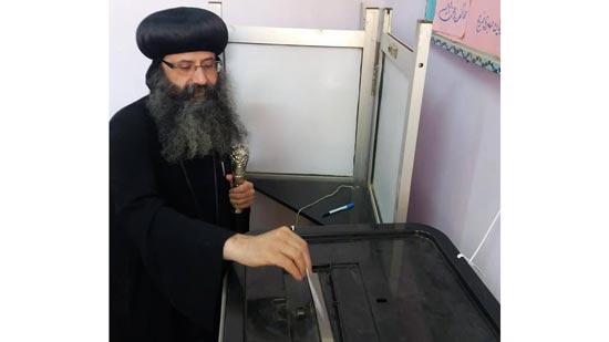رئيس دير المحرق يدلي بصوته في الانتخابات الرئاسية