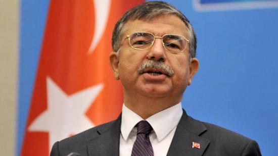وزير الدفاع التركي يحذر من اجتياح عسكري فرنسي في سوريا