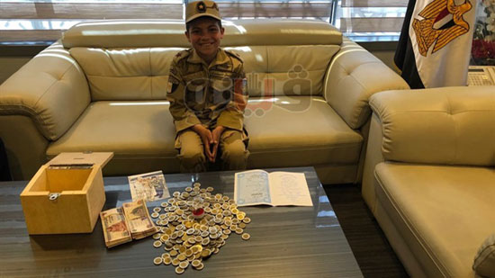 طفل يتبرع بمدخراته لصالح صندوق تحيا مصر من أجل تنمية سيناء