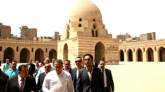  وزير الآثار يتفقد أعمال ترميم وتطوير قصر الأمير طاز