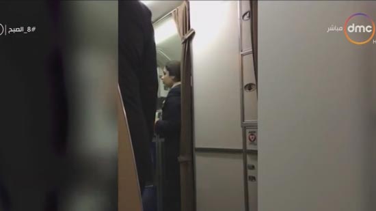 مواطنة تصور تصرف غريب لمضيفة طيران أثناء إحدى الرحلات .. والشركة ترد