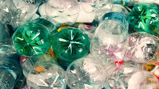 علماء يطورون مادة تأكل البلاستيك