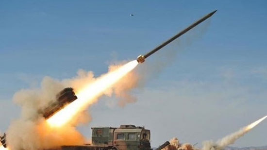 الحوثيون يستهدفون مطار جيزان السعودى بصاروخ باليستي