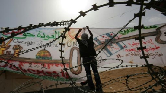 مئات الفلسطينيين يتجمعون قرب حدود غزة مع اسرائيل