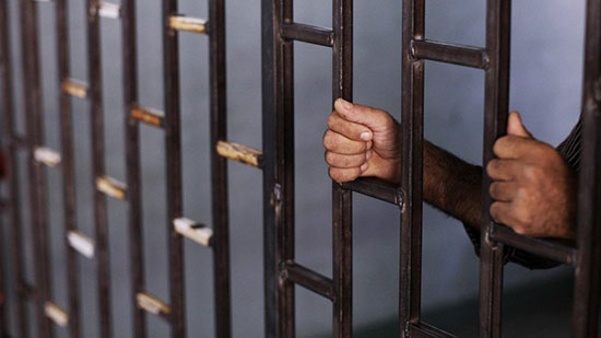  السجن 7 سنوات لـ3 عاطلين بتهمة سرقة المارة بالإكراه فى منطقة النزهة 