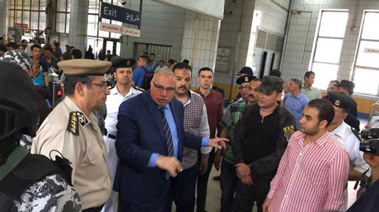 مدير أمن القليوبية يتفقد محطات مترو شبرا والزراعة والمظلات (صور)
