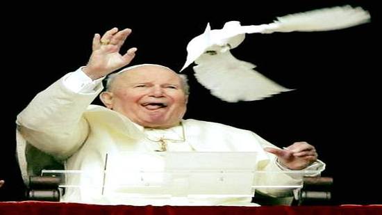  في مثل هذا اليوم..أُصيب البابا جون بول الثاني بأربع طلقات نارية أثناء مباركته للحشود في ميدان 