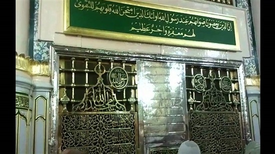 قرار عاجل من السعودية بشأن زيارة قبر الرسول خلال صلاة التراويح