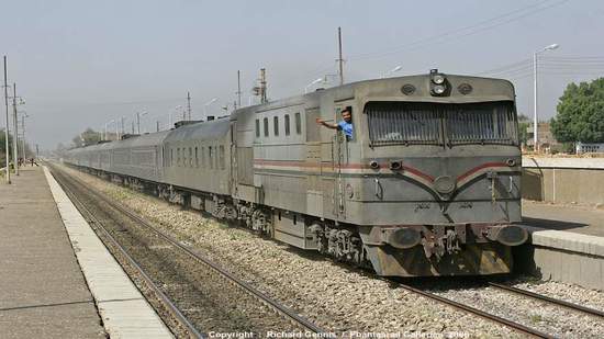 السكة الحديد: تأخر قطار القاهرة الاقصر نتيجة اقتحام توكتوك شريط السكة الحديد من مكان غير معد للعبور