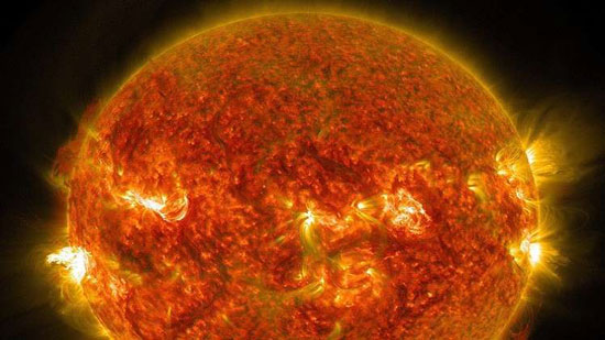 روسيا تطلق قمرا اصطناعيا لدراسة الشمس