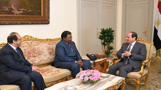  الرئيس يستقبل رئيس جهاز الأمن والمخابرات السوداني