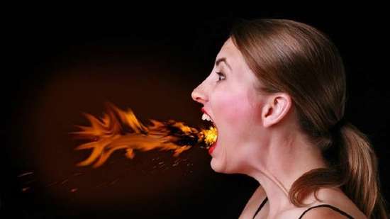 طريقة مبتكرة لكشف رائحة الفم الكريهة والتخلص منها!